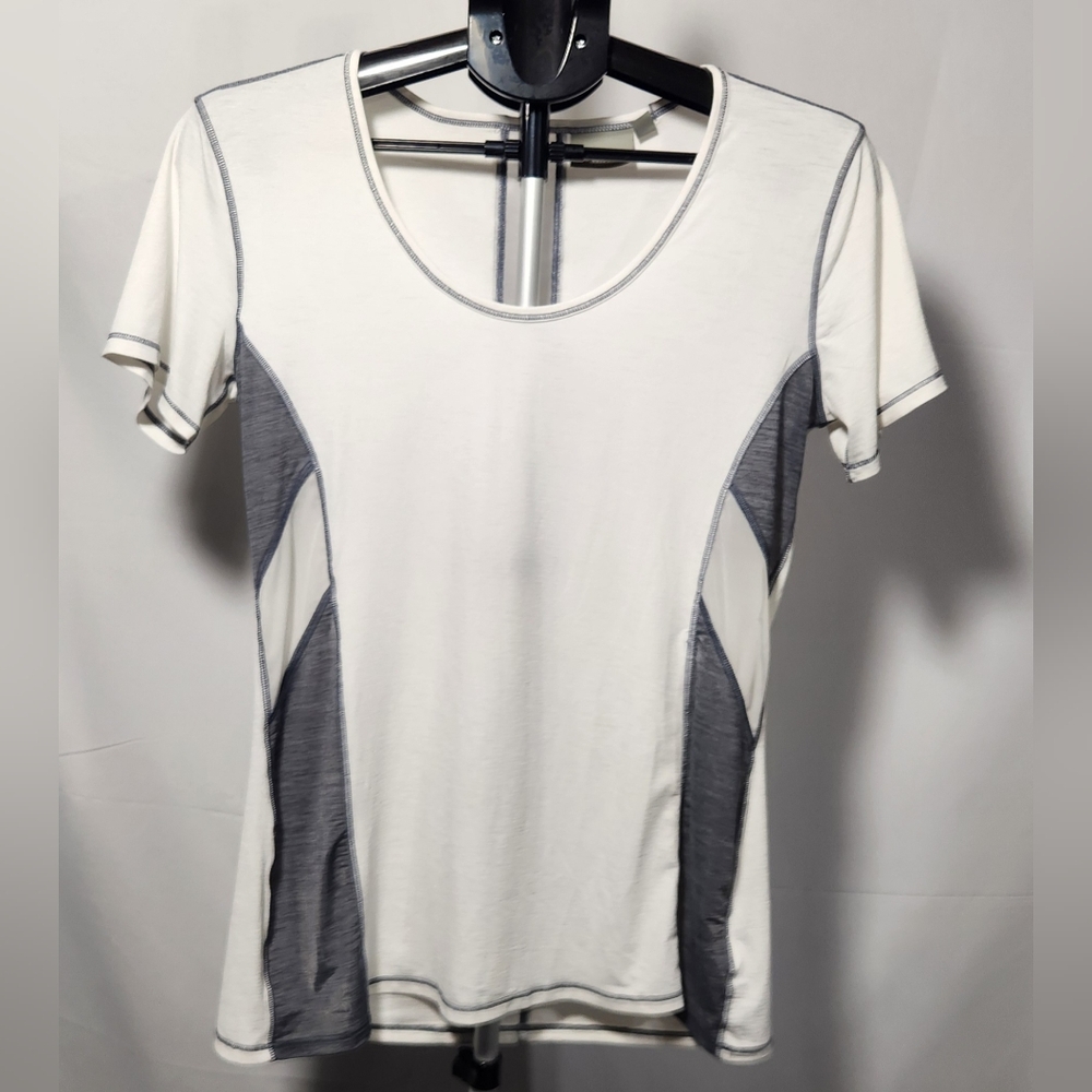 ⚡️🌸 3/$25 🌸 Athleta Fitted White Short Sleeve Tee-Size M